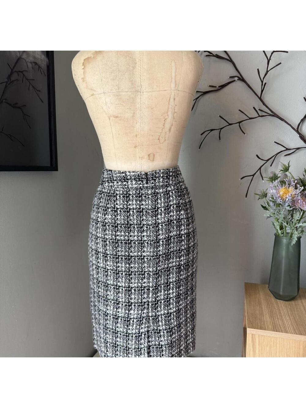 Banana Republic Women's Grey and Black Skirt - Picture 2 of 3
